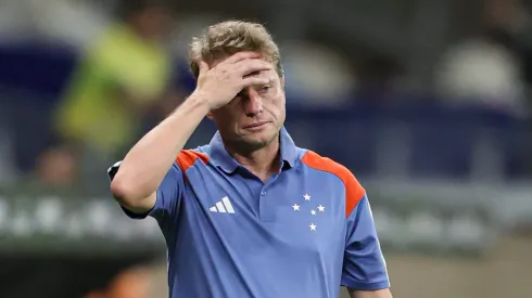 Apesar de ter ficado na beira do campo, apareceu apenas como preparador físico na súmula