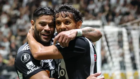 Hulk e Gustavo Scarpa, jogadores do Atlético.