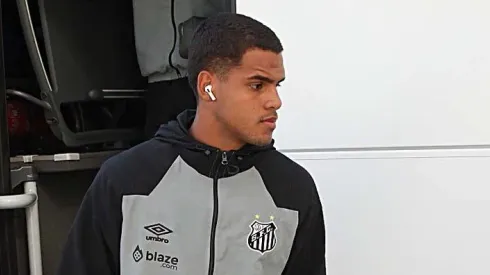 Enzo foi titular na estreia do Peixa na Série B - Fotos : Pedro Ernesto Guerra Azevedo/Santos FC