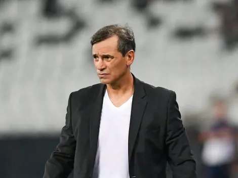 Fabián Bustos critica gramado do Botafogo após a partida: “outro futebol”