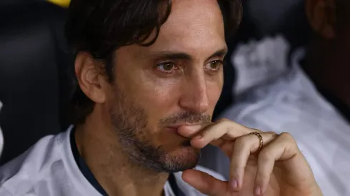 Zubeldía analisando a partida durante os 90 minutos. Foto: Franklin Jacome/Getty Images