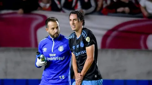 Geromel em ação na partida contra o Estudiantes (ARG). Foto: Marcelo Endelli/Getty Images