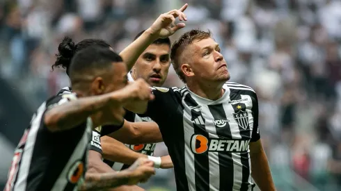 Bruno Fuchs deve entrar improvisado na lateral esquerda na vaga de Guilherme Arana