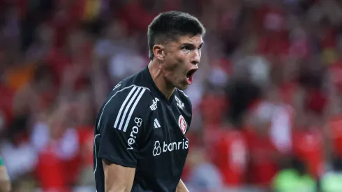 Rochet comemorando lance pelo Inter. Foto: Maxi Franzoi/AGIF