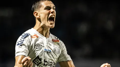 JP Chermont foi o grande destaque na vitória do Santos contra o Avaí, com direito a primeiro gol como profissional - Foto: Raul Baretta/ Santos FC