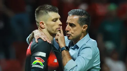 Ex-São Paulo, Tiago Volpi protagoniza lambança no Campeonato Mexicano e repercute