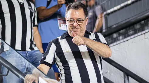 Marcelo Teixeira no jogo do Campeonato Paulista de 2024 na Vila Belmiro. Foto: Abner Dourado/AGIF