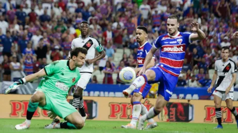 Pochettino e Léo Jardim em partida pela Copa do Brasil