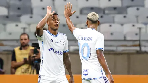 MG – BELO HORIZONTE – 28/04/2024 – BRASILEIRO A 2024, CRUZEIRO X VITORIA – Arthur Gomes jogador do Cruzeiro comemora seu gol durante partida contra o Vitoria no estadio Mineirao pelo campeonato Brasileiro A 2024. Foto: Gilson Lobo/AGIF