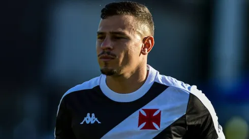 Hugo Moura deixou a partida do Fortaleza lesionado