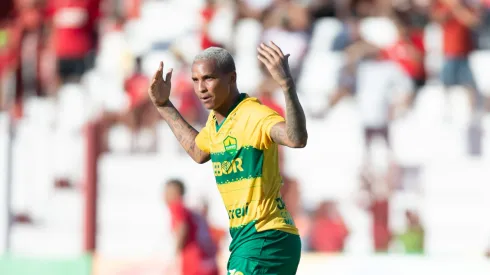 MT – RONDONOPOLIS – 06/04/2024 – MATO-GROSSENSE 2024, UNIAO RONDONOPOLIS X CUIABA FINAL – Deyverson jogador do Cuiaba durante partida contra o Uniao Rondonopolis no estadio Caldeirao pelo campeonato Mato-grossense 2024. Foto: Gil Gomes/AGIF