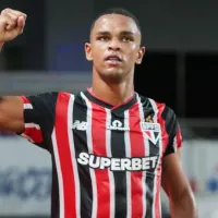 Juan perde gol incrível, mas brilha em vitória do São Paulo
