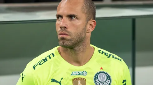 PR - Curitiba - 25/10/2022 - BRASILEIRO A 2022, ATHLETICO PR X PALMEIRAS - Marcelo Lomba jogador do Palmeiras durante execucao do hino nacional antes da partida contra o Athletico-PR no estadio Arena da Baixada pelo campeonato Brasileiro A 2022. Foto: Robson Mafra/AGIF