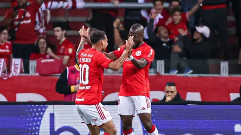 Recuperados de lesões, Alan Patrick e Valencia podem retornar ao Inter. Foto: Maxi Franzoi/AGIF