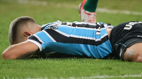 RS - PORTO ALEGRE - 20/04/2024 - BRASILEIRO A 2024, GREMIO X CUIABA - Yeferson Soteldo jogador do Gremio lamenta durante partida contra o Cuiaba no estadio Arena do Gremio pelo campeonato Brasileiro A 2024. Foto: Maxi Franzoi/AGIF