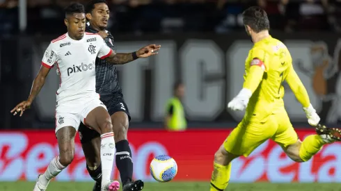 Bruno Henrique e Cleiton em Red Bull Bragantino vs Flamengo