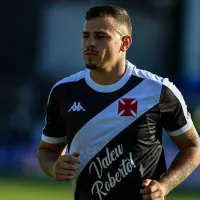 Vascaínos ficam sabendo que Hugo Moura é noivo da filha de Cuca durante transmissão