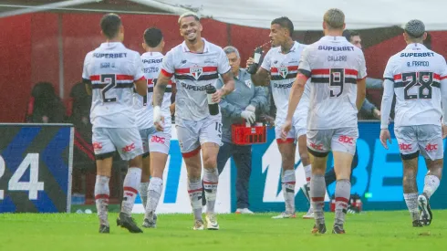 Jogadores do São Paulo em partida do Brasileiro A 2024. Foto: Jhony Pinho/AGIF