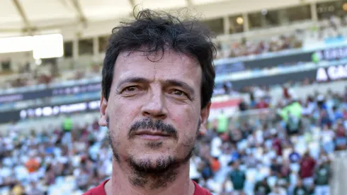 Fernando Diniz durante partida contra o Vasco. Técnico pode liberar atacante para o Exterior.