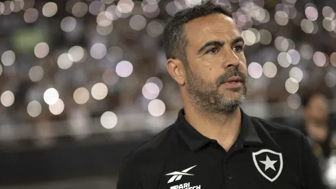 Artur Jorge tem desafio contra equatorianos.