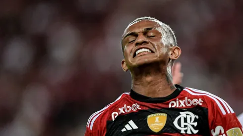 Wesley é xingado pela torcida do Flamengo em derrota