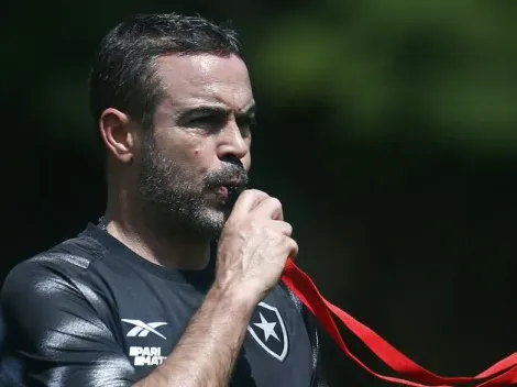 Júnior Santos e Savarino devem iniciar jogo contra o Fortaleza no banco