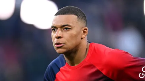 Mbappé durante<br />
o aquecimento do último jogo do PSG. Foto: Matthias Hangst/Getty Images
