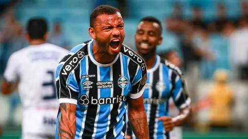 JP Galvão comemorando em partida valida pelo Campeonato Gaúcho