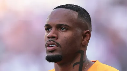 Carlos Miguel durante partida contra o Fluminense. Goleiro conversa com jornalistas.