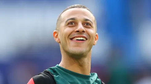 Thiago Alcântara tem futuro indefinido no Liverpool. (Photo by Catherine Ivill/Getty Images)