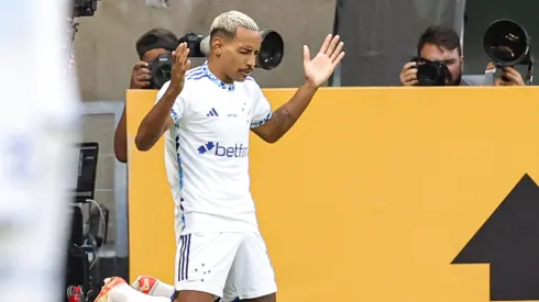 Matheus Pereira comemorando gol pelo Brasileirão 2024