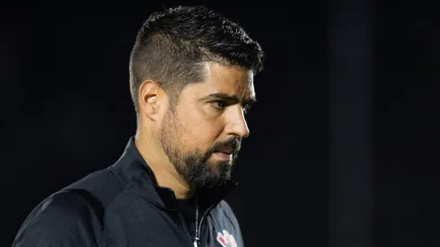 Treinador está pressionado e precisa da vitória