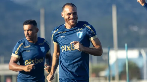 Ambos na parte debaixo da tabela, Avaí e CRB se enfrentam na quinta rodada da Série B.