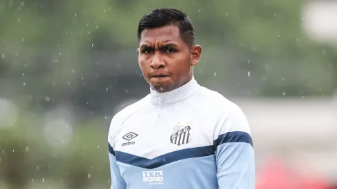Morelos vem sendo um problema no Santos, diante do alto salário e desempenho abaixo