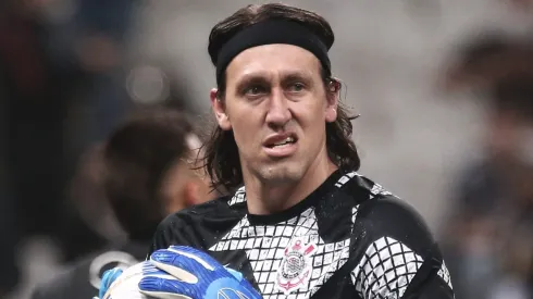 Cássio ainda não decidiu se vai permanecer no Corinthians.