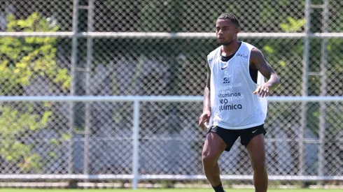 Zagueiro atuou em apenas uma partida e sofreu uma lesão