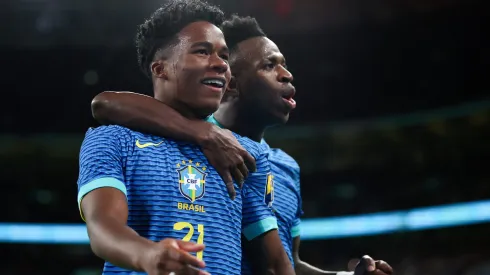Vini Jr e Endrick comemorando gol marcado com a Inglaterra (foto: Catherine Ivill/Getty Images)