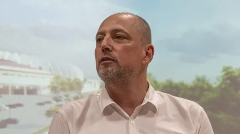 O presidente do Internacional, Alessandro Barcellos em ato de assinatura da parceria para a construção de quiosques, churrasqueiras e sanitários no Parque Marinha do Brasil no dia 04/04/2024.<br />
Foto: Daniel Marenco/Sport Club Internacional