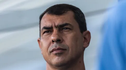 Fábio Carille antes da partida contra o Paysandu. Técnico decide 'derrubar' zagueiro para a base.