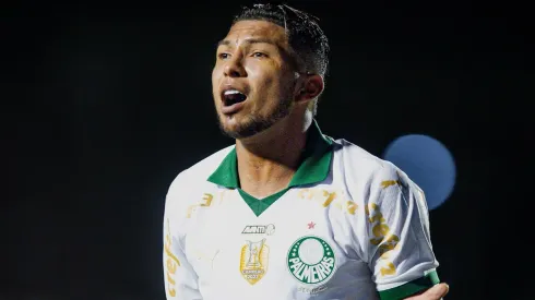 Rony reclamando durante partida entre Vitória e Palmeiras, no estádio Barradão, pelo Campeonato Brasileiro, no dia 14/04/2024.