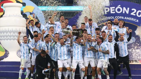 Seleção da Argentina comemorando o título da Copa América no Maracanã