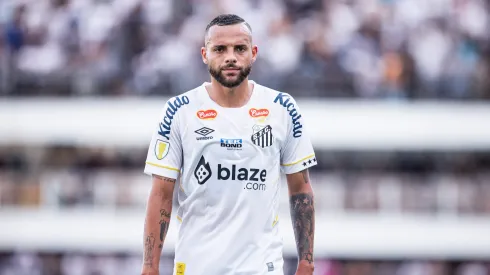 Atacante precisou ser substituído após uma lesão