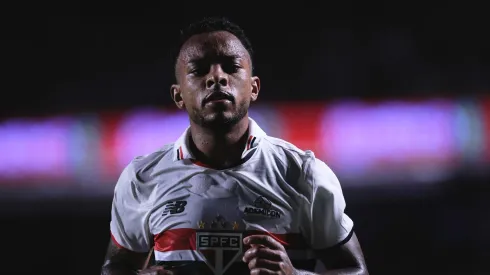 Lateral está negociando com o time há alguns meses