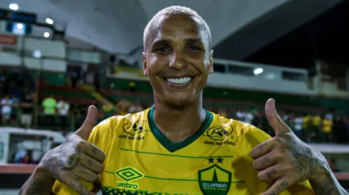 Deyverson é oferecido ao Corinthians e diretoria tem definição