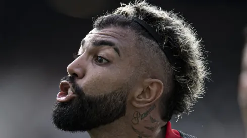 Gabigol se meteu em confusão com Flamengo e foi flagrado com camisa do Corinthians