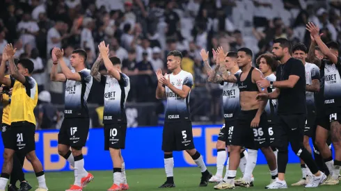 Recorde de público da Copa do Brasil 2024 - Jogadores do Corinthians comemoram vitoria ao final da partida contra o America-RN no estadio Arena Corinthians pelo campeonato Copa Do Brasil 2024. Foto: Ettore Chiereguini/AGIF