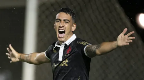 RJ – RIO DE JANEIRO – 28/11/2023 – BRASILEIRO A 2023, VASCO X CORINTHIANS – Puma Rodriguez jogador do Vasco comemora seu gol durante partida contra o Corinthians no estadio Sao Januario pelo campeonato Brasileiro A 2023. Foto: Jorge Rodrigues/AGIF