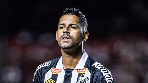 Aderlan em ação durante partida contra o São Paulo, no Morumbis. Foto: Abner Dourado/AGIF