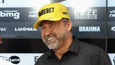 Augusto Melo segue pressionado no Corinthians.