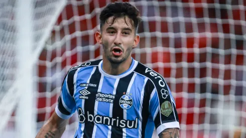 Villasanti é pivô de movimentação da direção do Grêmio, que corre contra o tempo para convencer paraguaios